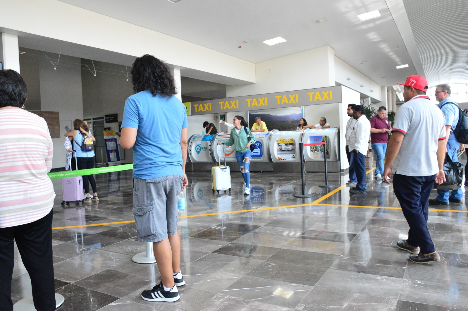 El servicio de taxis se vio saturado este miércoles en el aeropuerto de Campeche