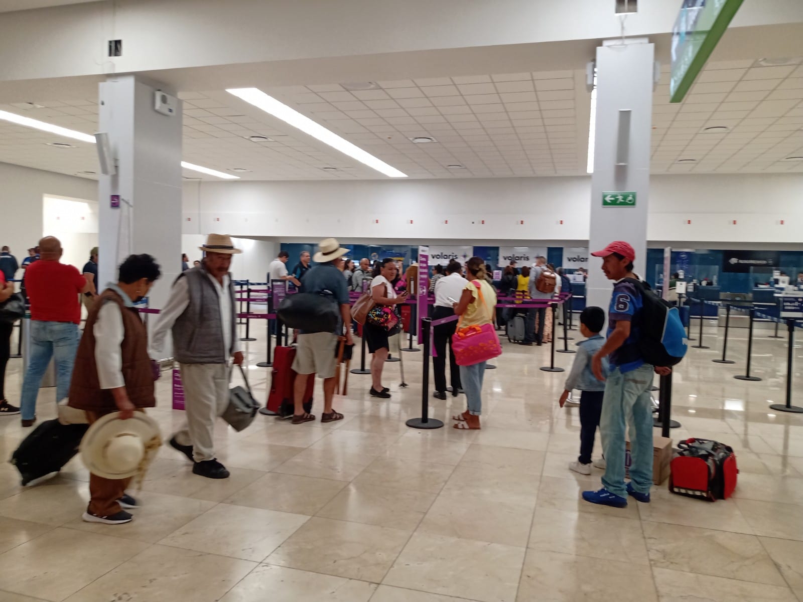 VivaAerobus retrasa más de dos horas el vuelo a Monterrey-Mérida