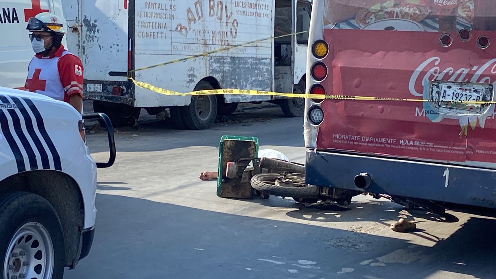 Muere motociclista al chocar contra un camión en Campeche: EN VIVO