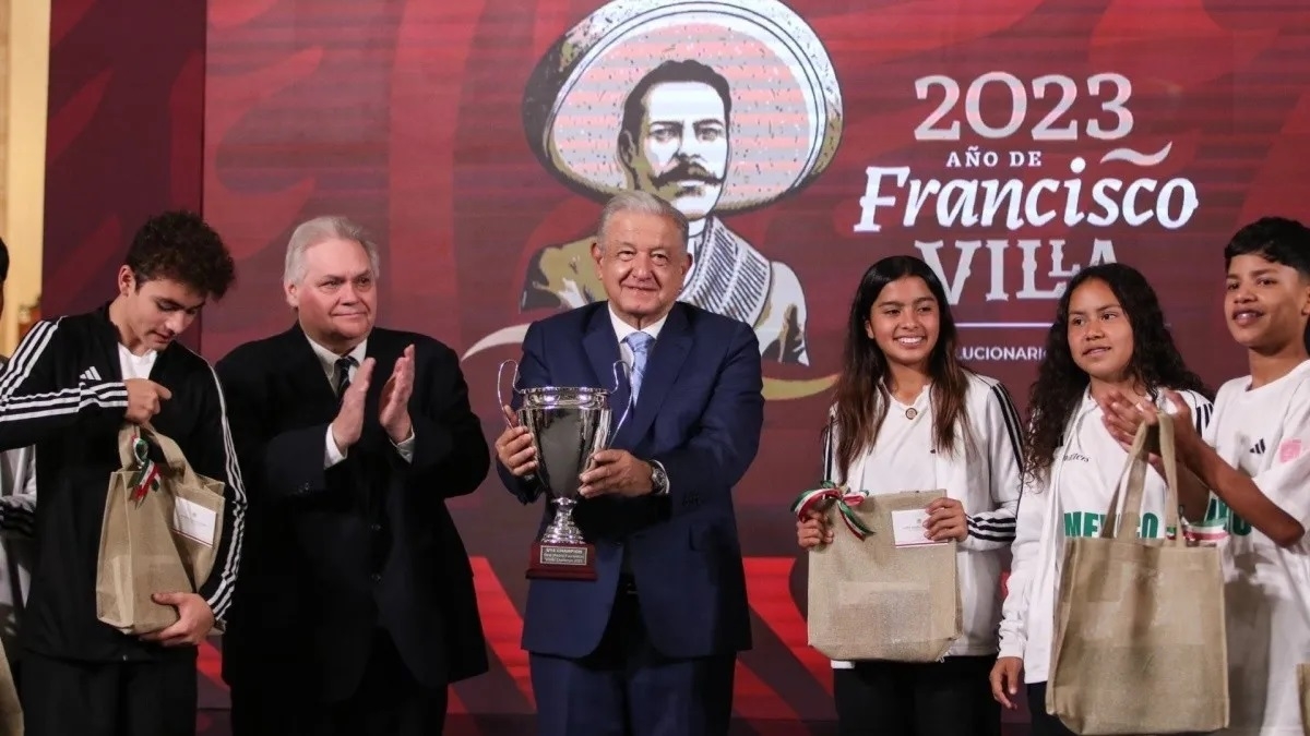 AMLO reconoce a deportistas mexicanos campeones en Madrid