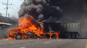 Reportan balaceras, bloqueos carreteros y quema de llantas en Tamaulipas
