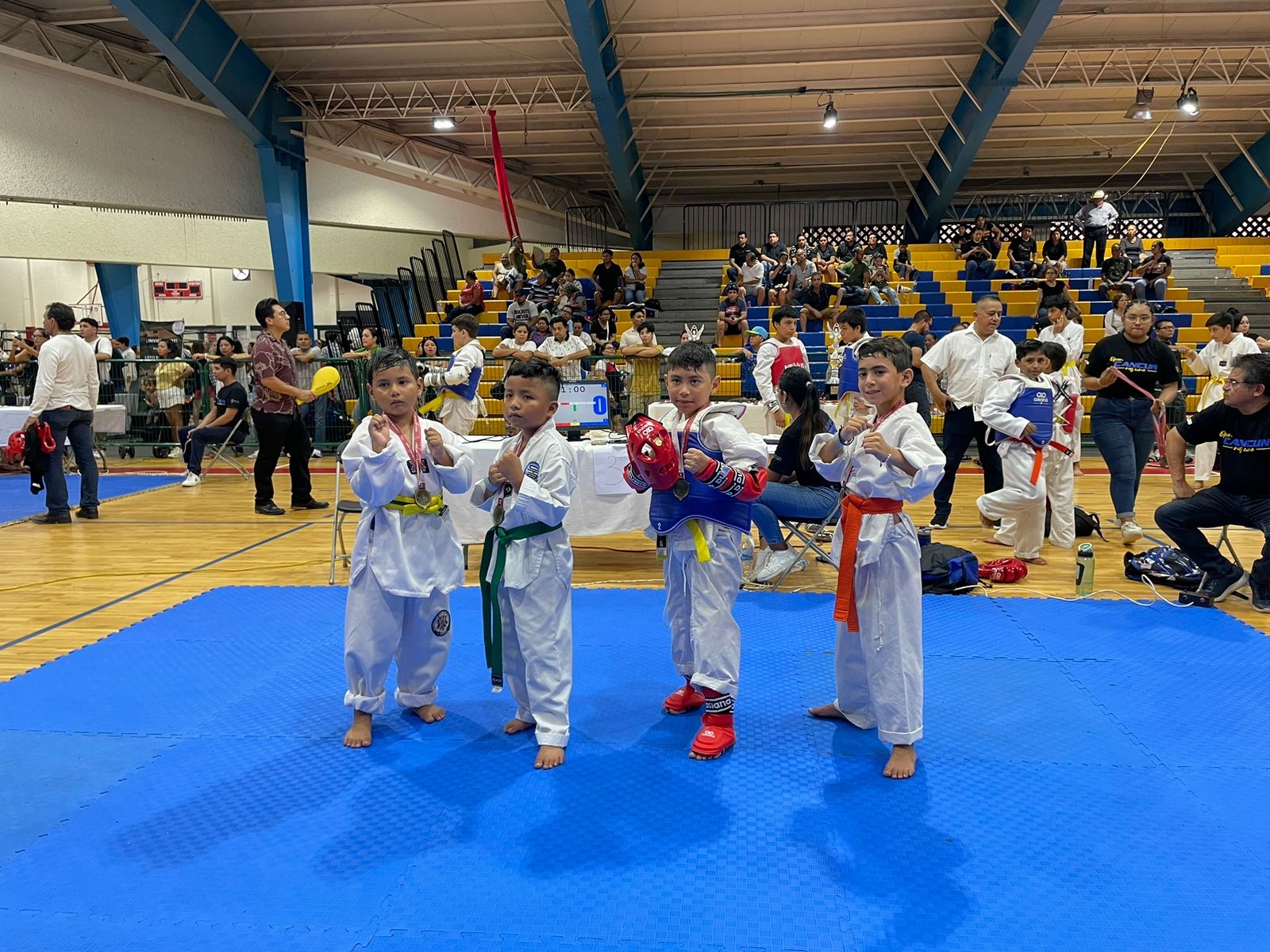 Atletas de artes marciales de la Península de Yucatán se enfrentan en el Cancún Open 2023