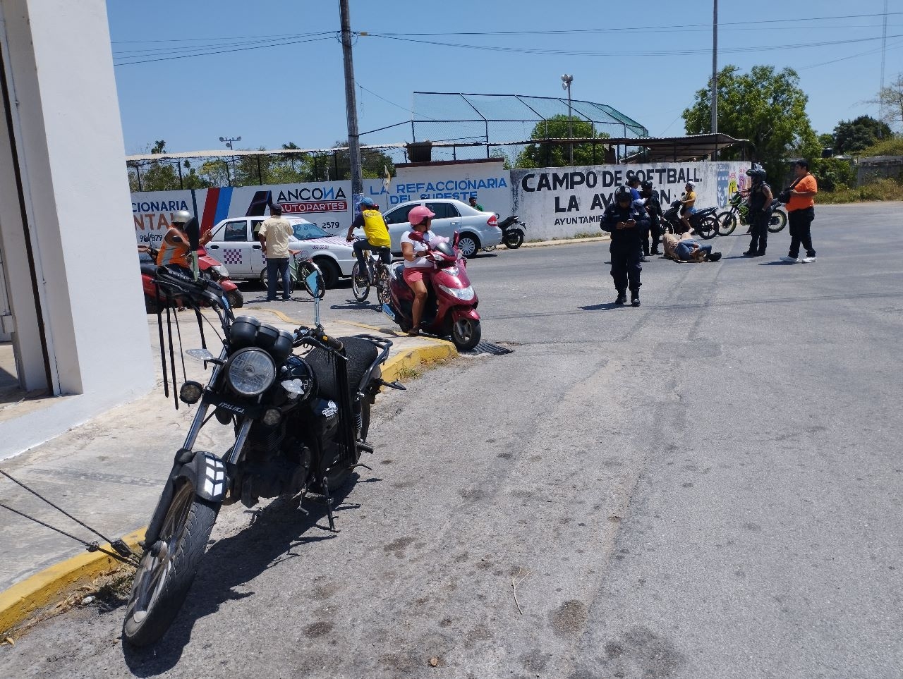 Hombre sale lesionado tras derrapar con su moto en Tizimín