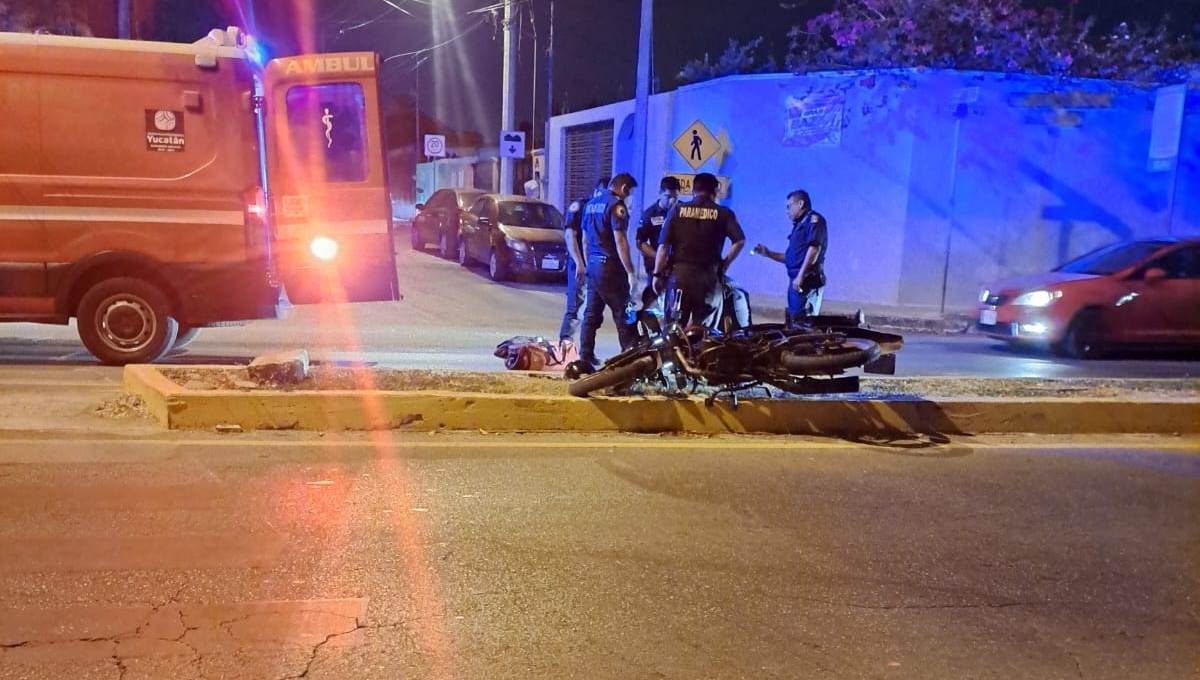 Motociclista queda inconsciente al derrapar en la colonia Mulsay de Mérida