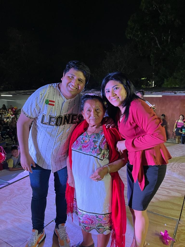 Rogerio Castro celebra a las mamás en municipios de Yucatán