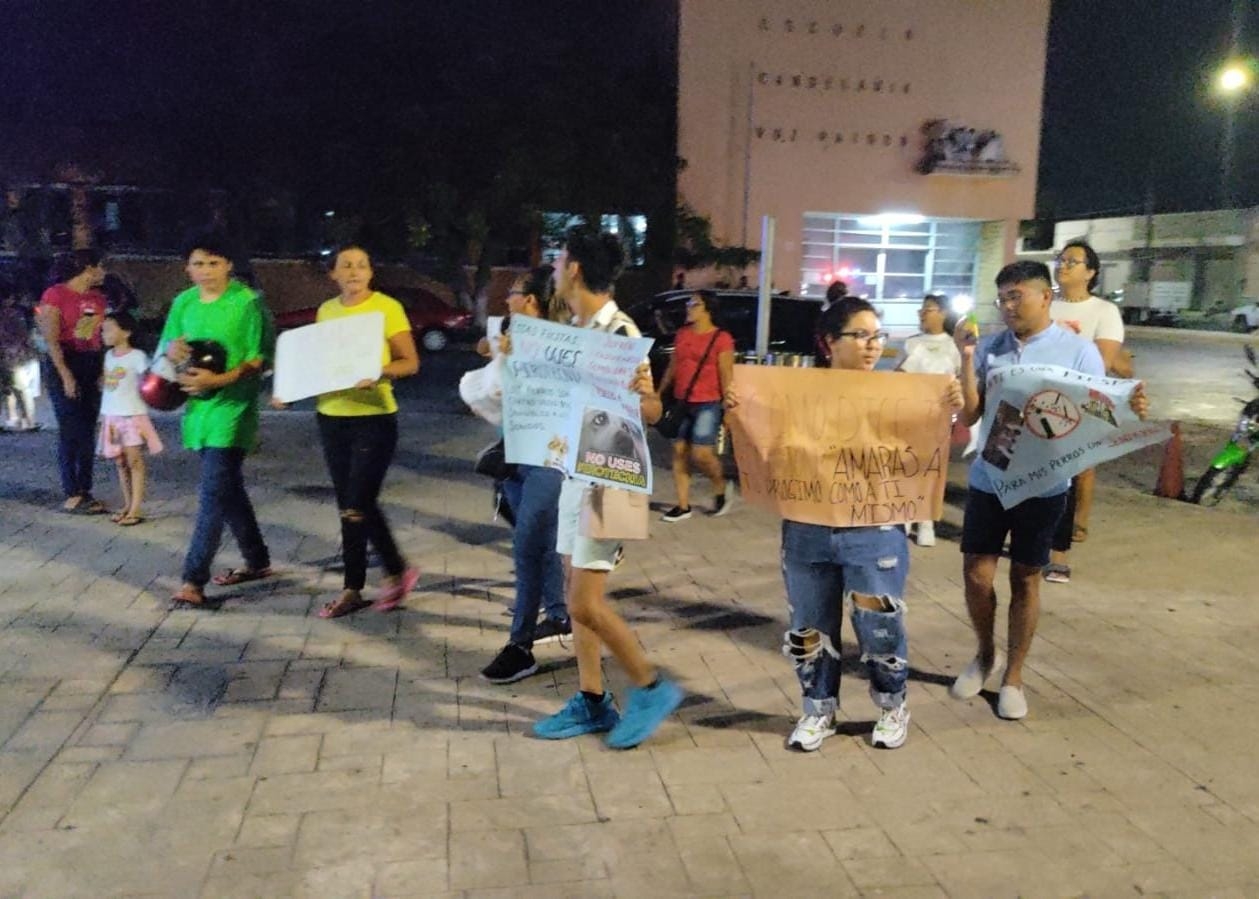 Pobladores protestan en contra de la pirotecnia durante las fiestas en Progreso