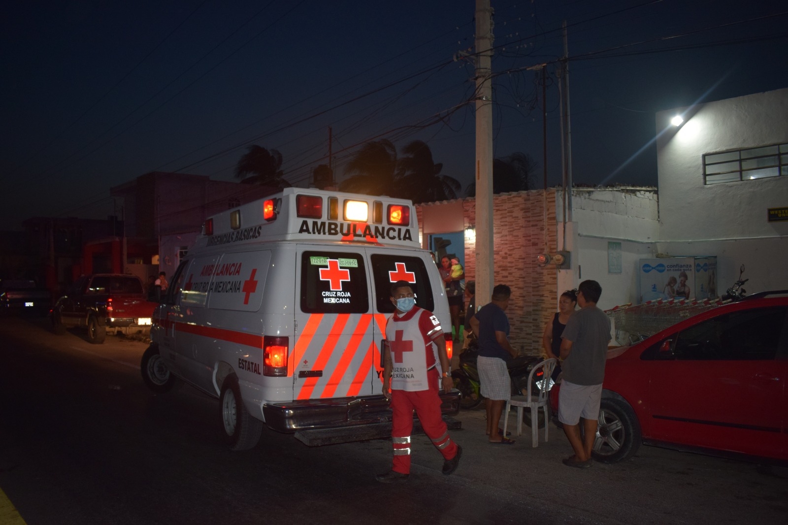 El motociclista fue atendido por paramédicos de la Cruz Roja