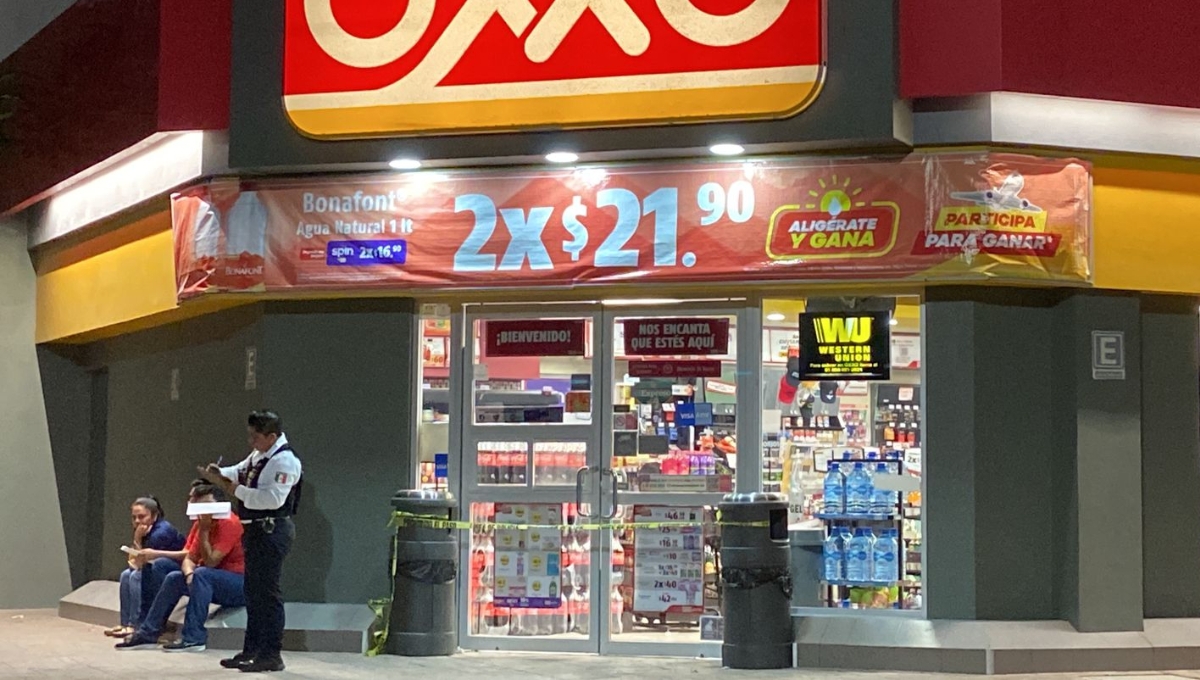 Con pistola en mano, ladrones someten a empleados de Oxxo en Campeche