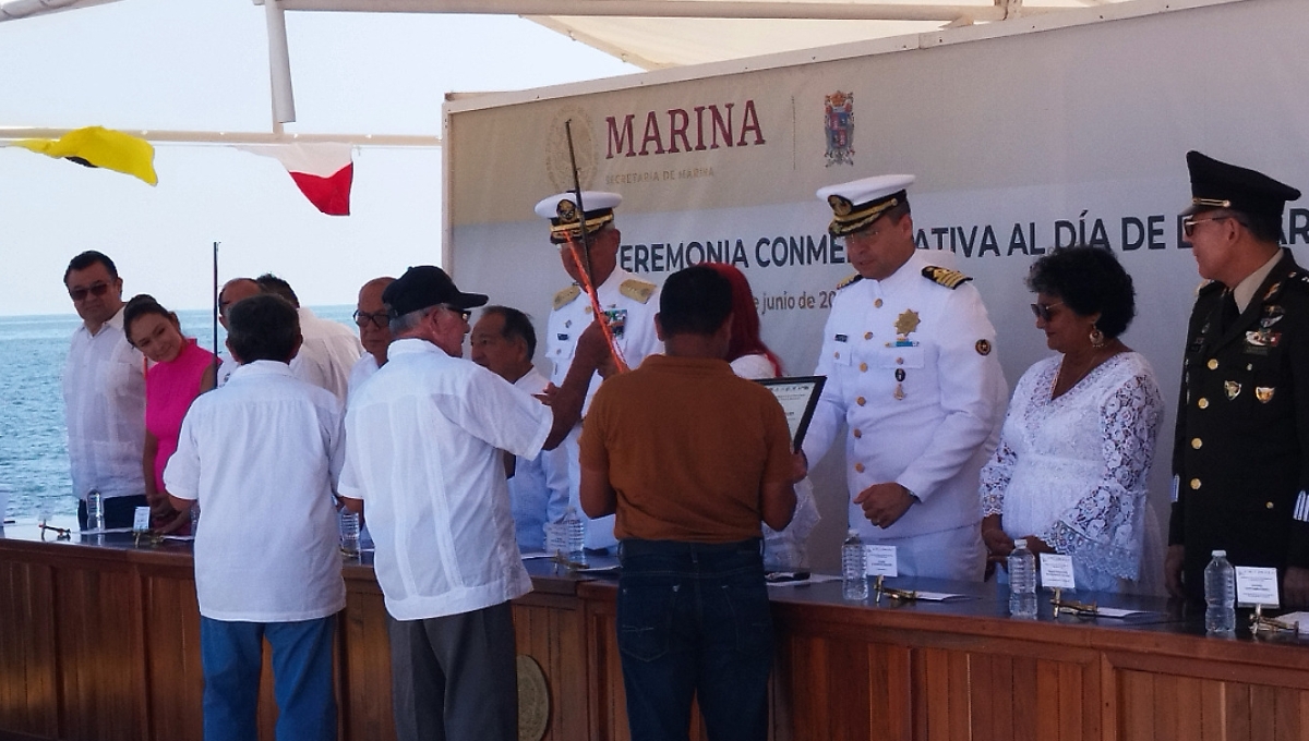 Día de la Marina: Reconocen a hombres del mar en Campeche