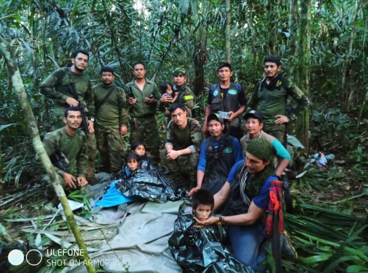 Rescatan a niños desaparecidos en la selva colombiana