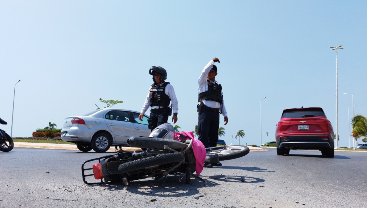 Conductora a exceso de velocidad atropella a un motociclista en Campeche