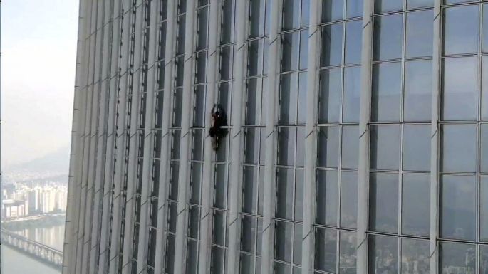 Detienen a ciudadano británico por escalar un rascacielos en Seúl