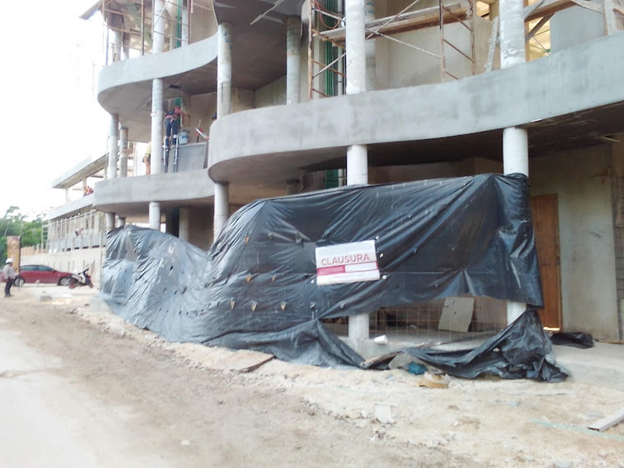 Más de 70 edificios en Playa del Carmen incumplen el reglamento de construcción