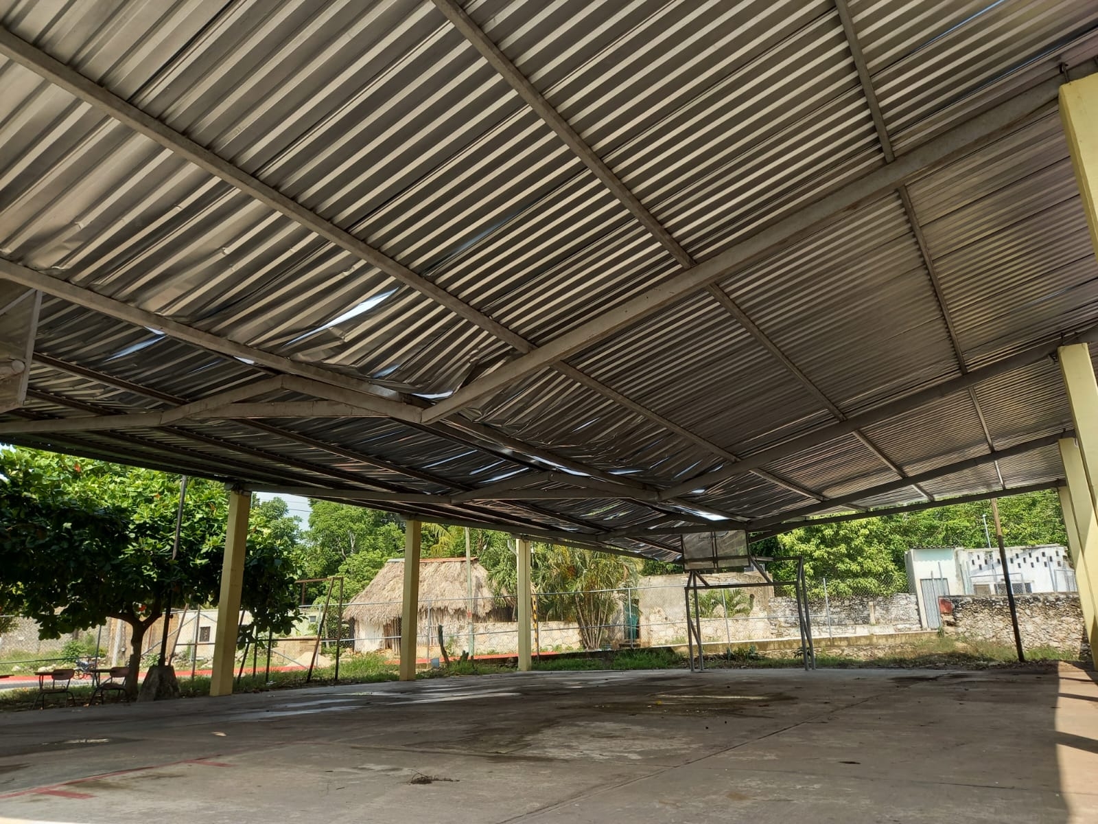 Secretaría de Educación investigará el desplome del techo de una escuela en Hopelchén