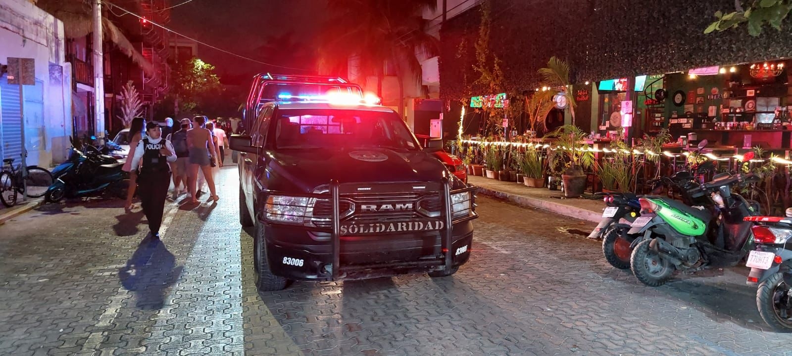 Atacan licorería de la Quinta Avenida en Playa del Carmen: hay un muerto