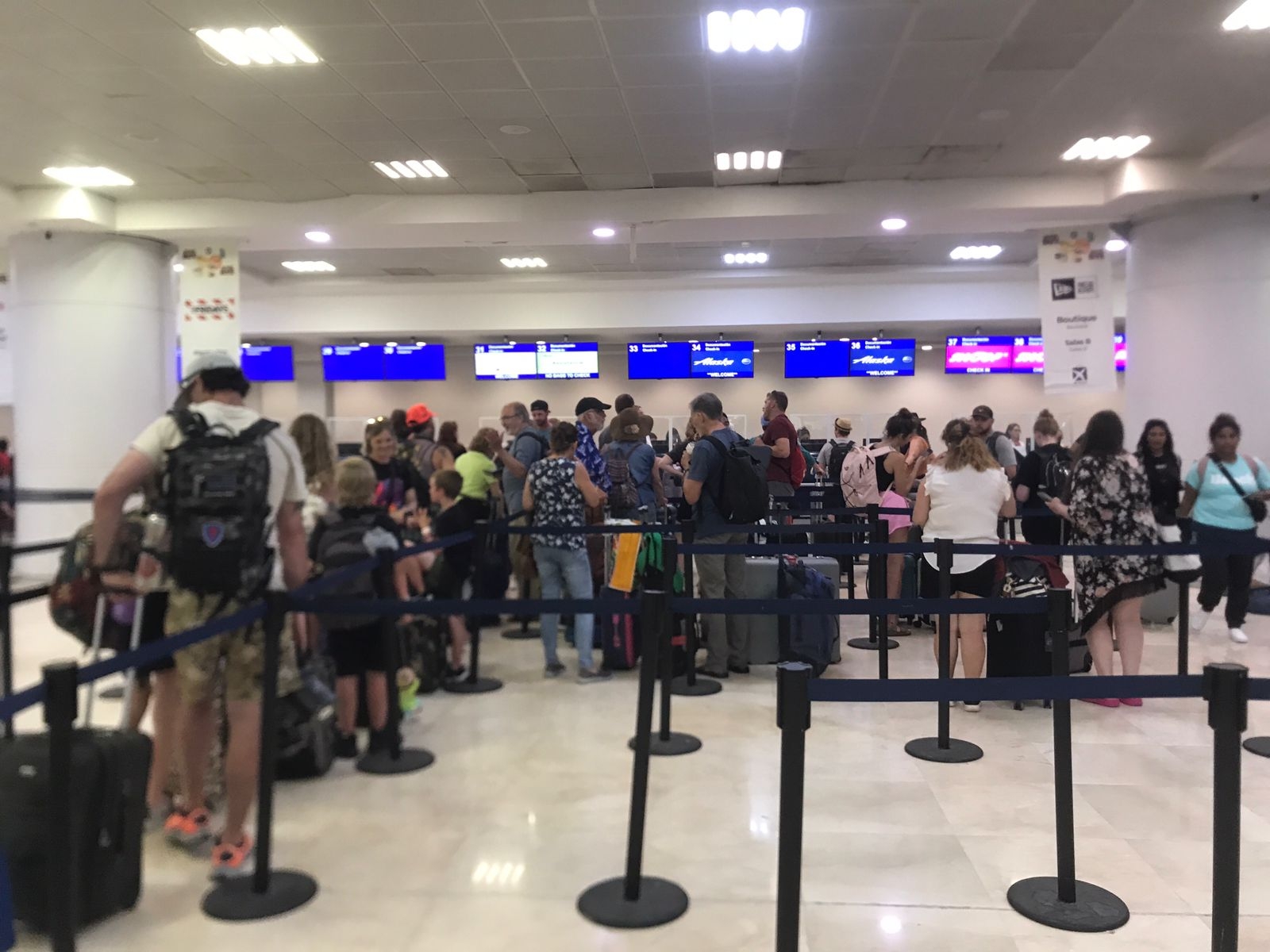 Arriba el primer vuelo desde Quito al aeropuerto de Cancún: EN VIVO