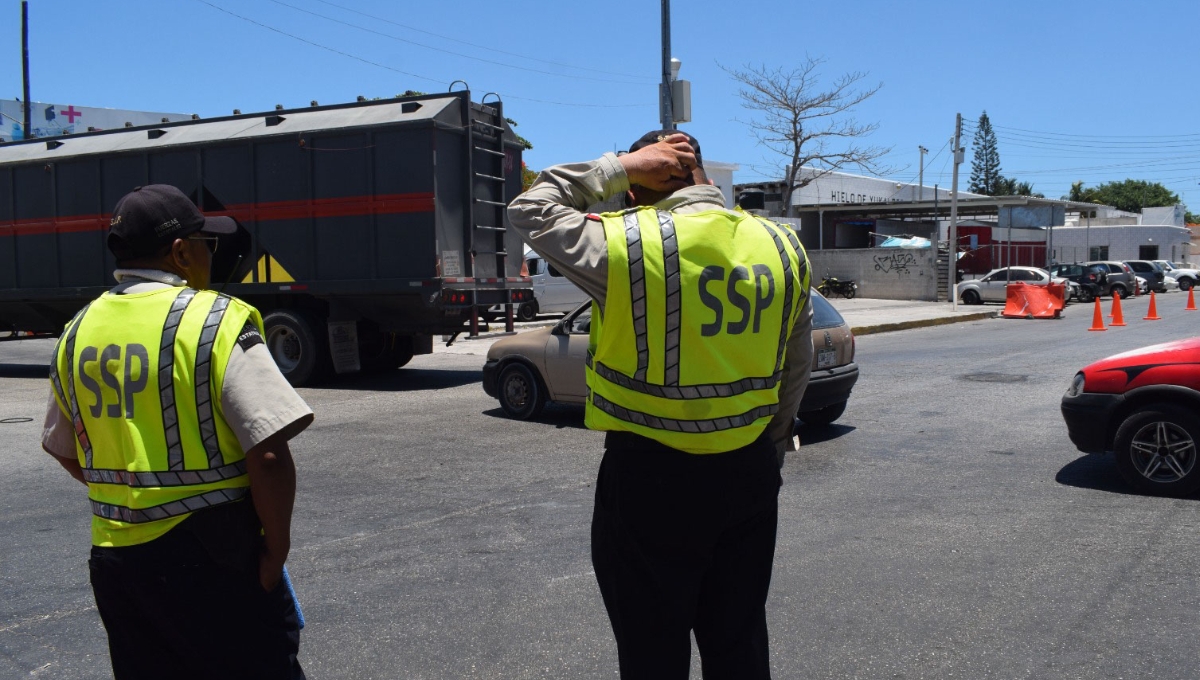 Camiones tuvieron que tomar una ruta alterna para encarrilarse rumbo a la ciudad de Mérida
