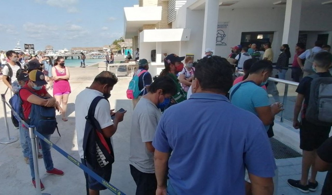 Usuarios de la terminal marítima de Isla Mujeres se quedan sin baños
