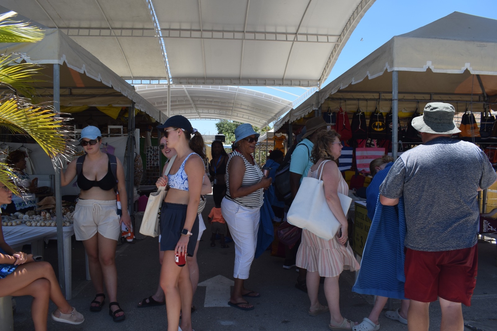 Turistas protagonizan peleas con trabajadores del malecón de Progreso por sus 'precios altos'