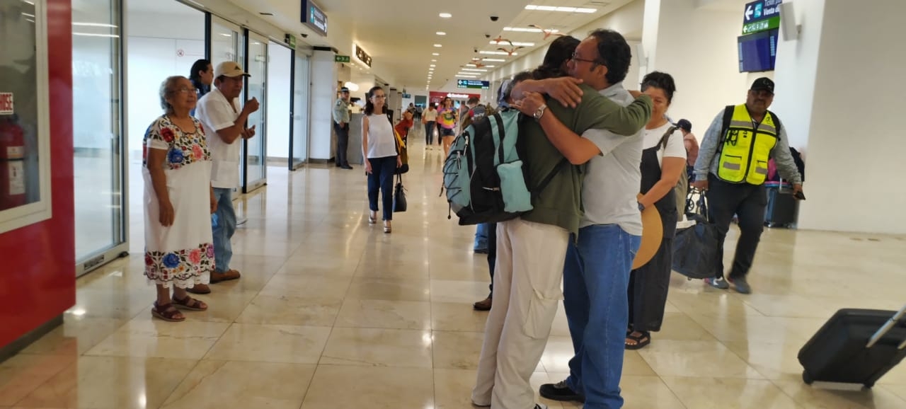 Tras conocer a sus abuelos y la vida en Yucatán, joven regresa a California, EU