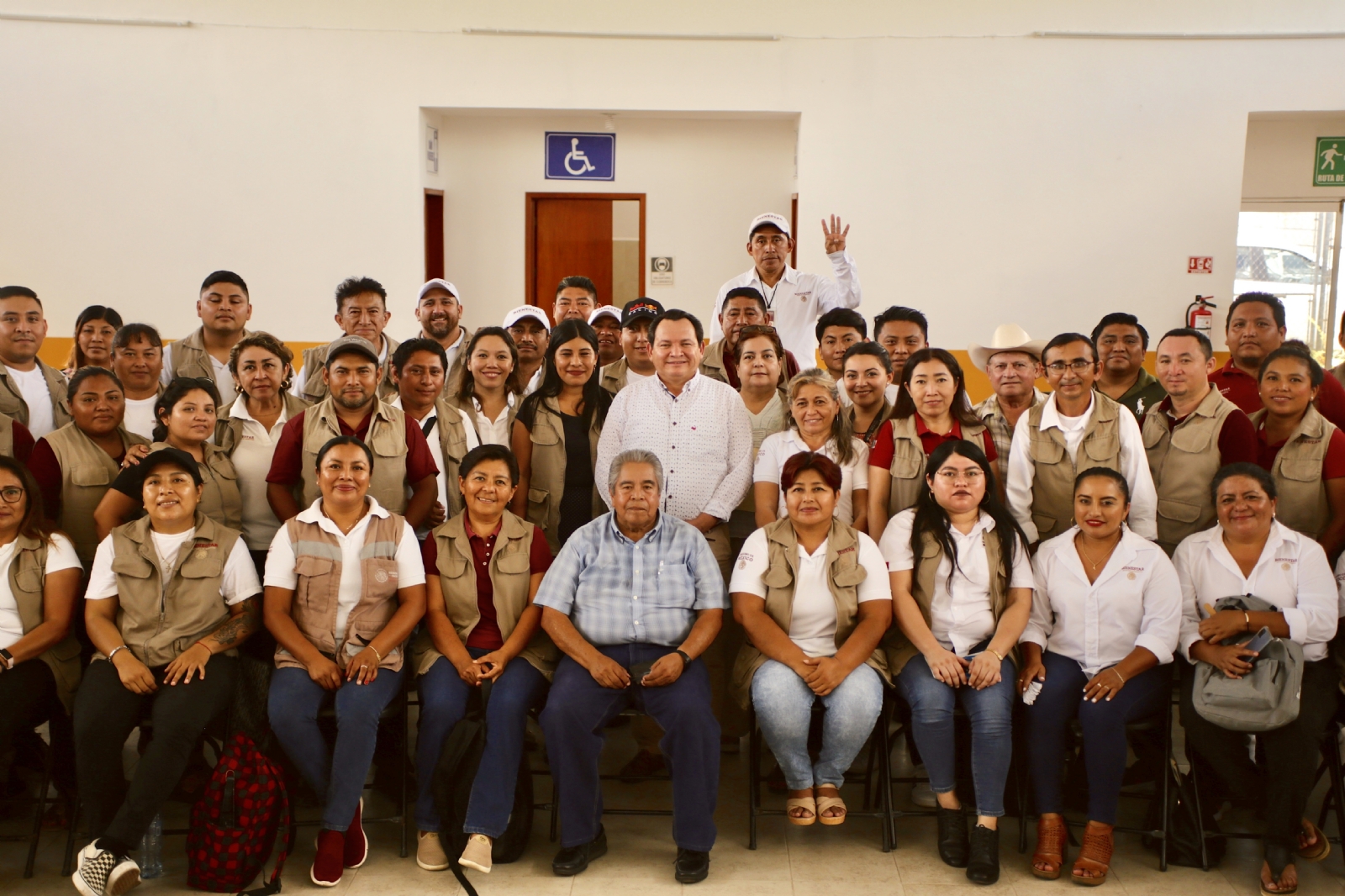 Joaquín Díaz Mena participa en curso con colaboradores del Gobierno federal en Yucatán