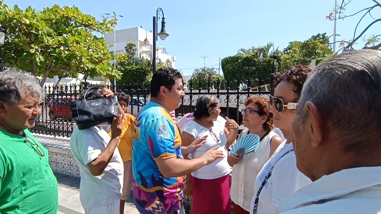 Artesanas y testigos evitaron el desalojo del parque Ignacio Zaragoza