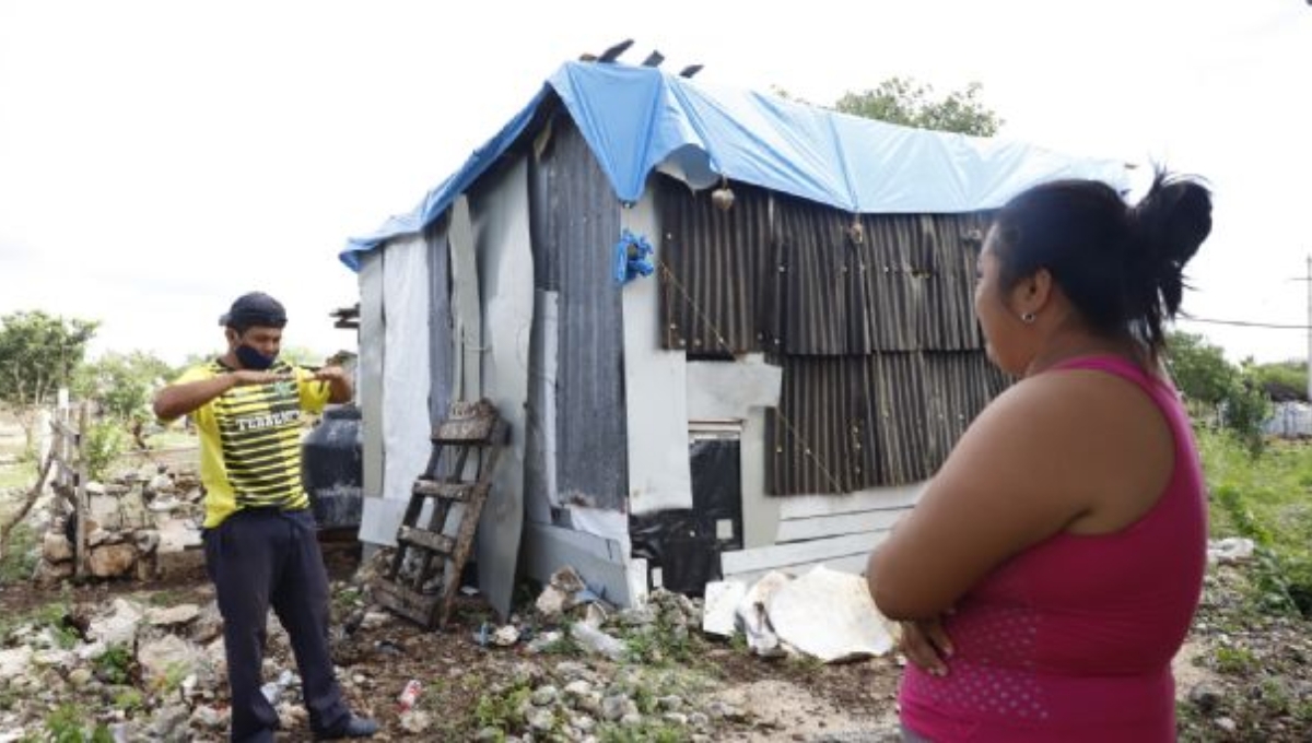 Vecinos del Sur de Mérida, afectados por la ola de calor en sus casas de lámina y cartón