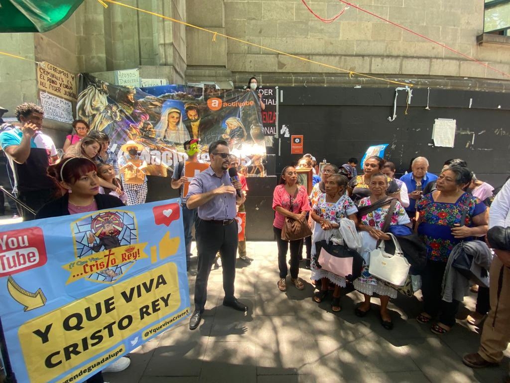 Con pancartas, habitantes de Chocholá se manifestaron en la CDMX