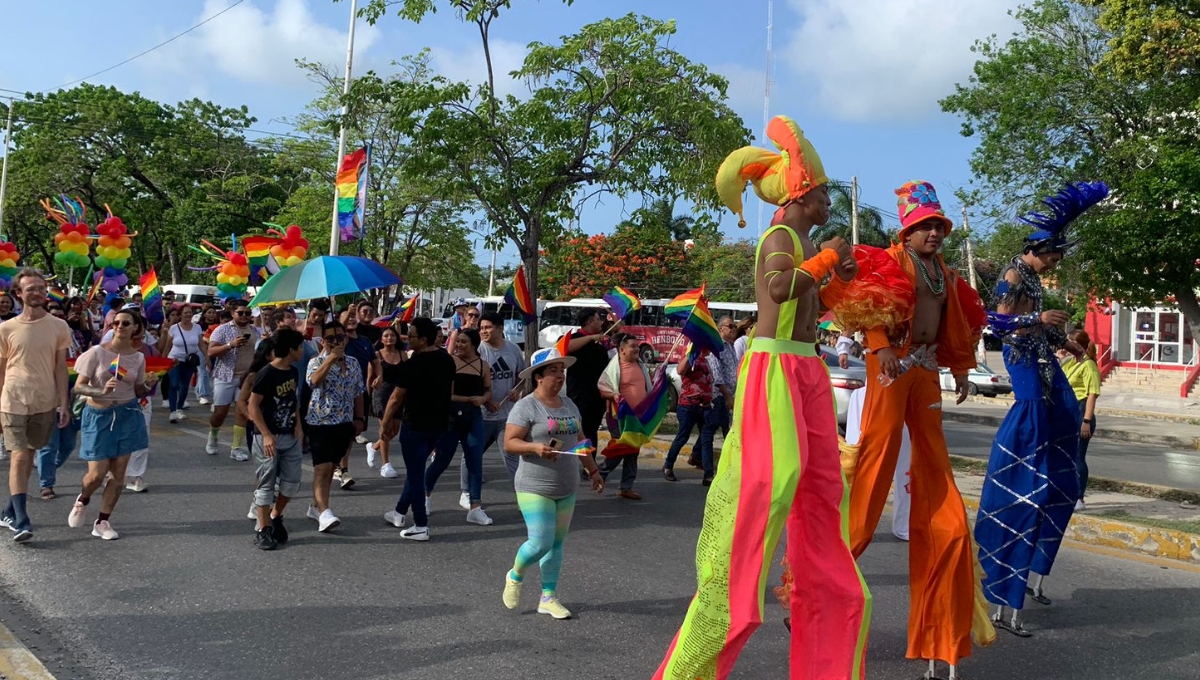 Más de 500 personas marchan por el orgullo gay en Cancún: EN VIVO