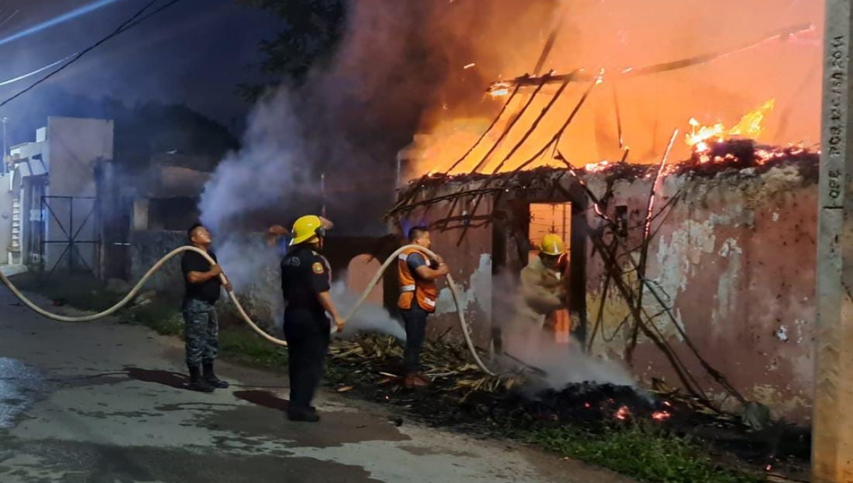 Abuelitos de Tekax pierden su casa de huano tras ser consumida en llamas por un cortocircuito
