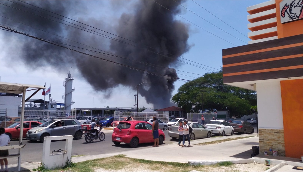 Se incendia fábrica de bolsas 'Polpusa' ubicada al Sur de Mérida: EN VIVO