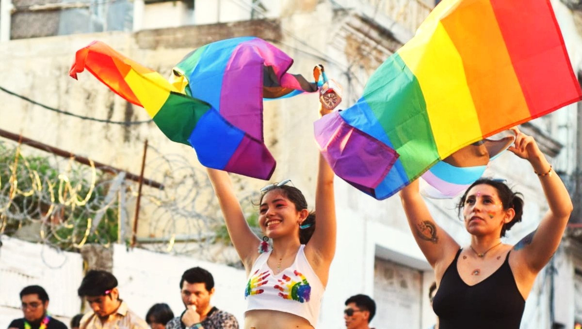 Marcha gay CDMX: ¿Qué significa el color rojo en la bandera LGBTTI+?