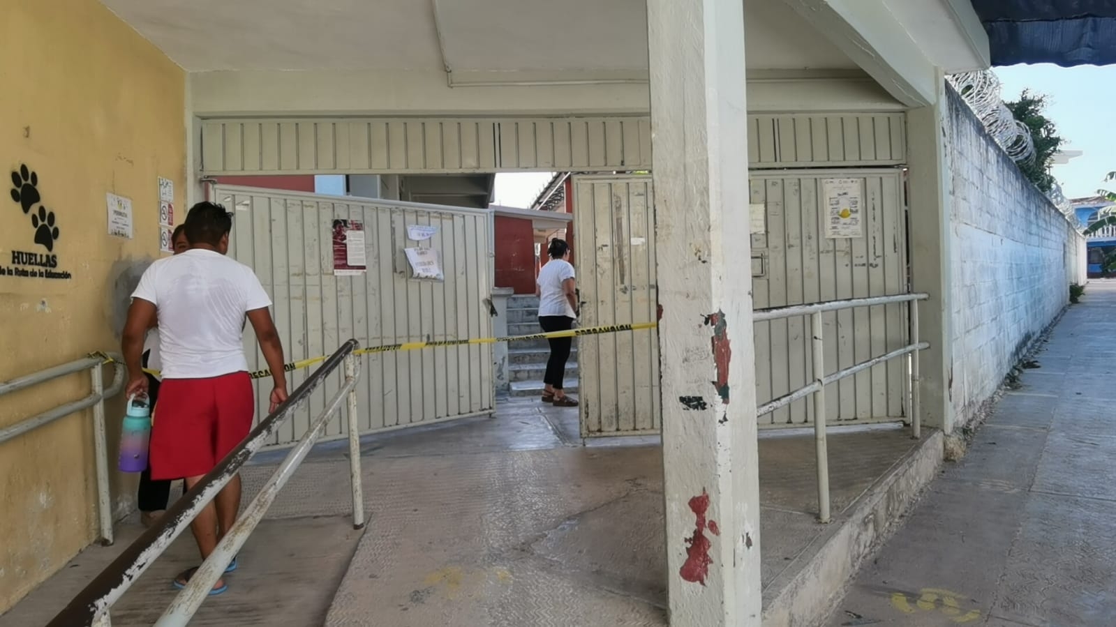 Roban en otra escuela en Campeche; maestros suspenden clases