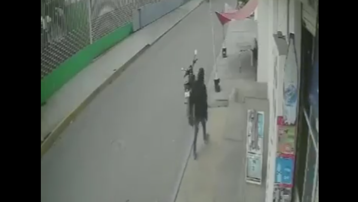 El video circula en redes sociales, cuando el atacante abre fuego contra el lomito