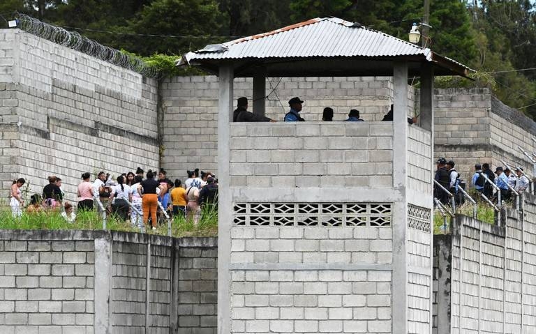 Motín en cárcel de Honduras deja al menos 41 mujeres muertas
