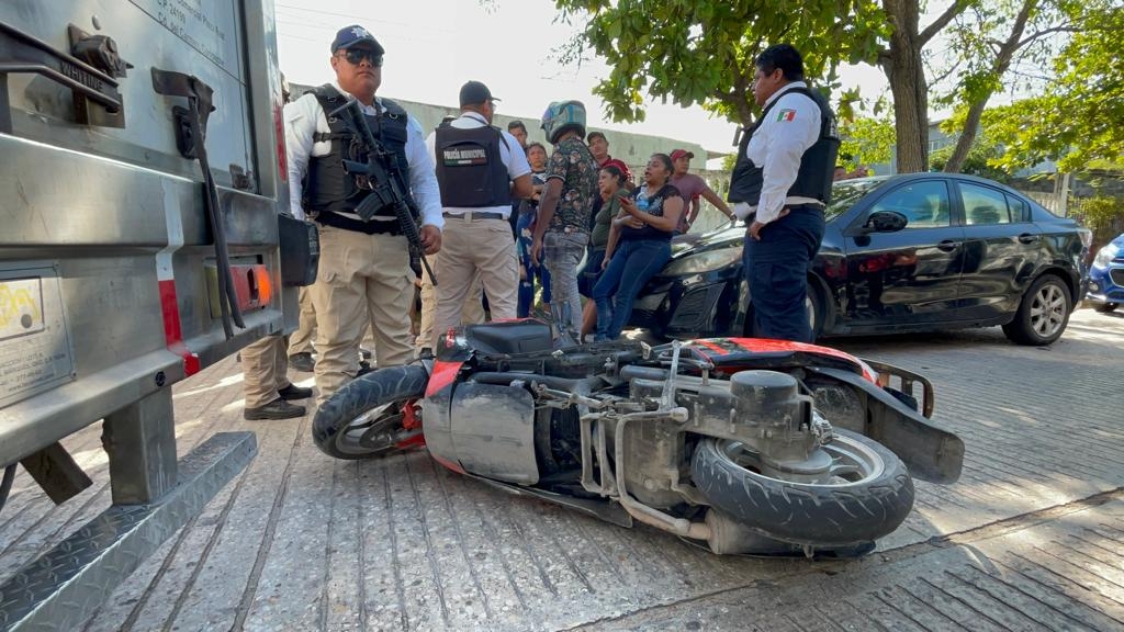 Camión de Office Depot deja prensada a una motociclista en Ciudad del Carmen