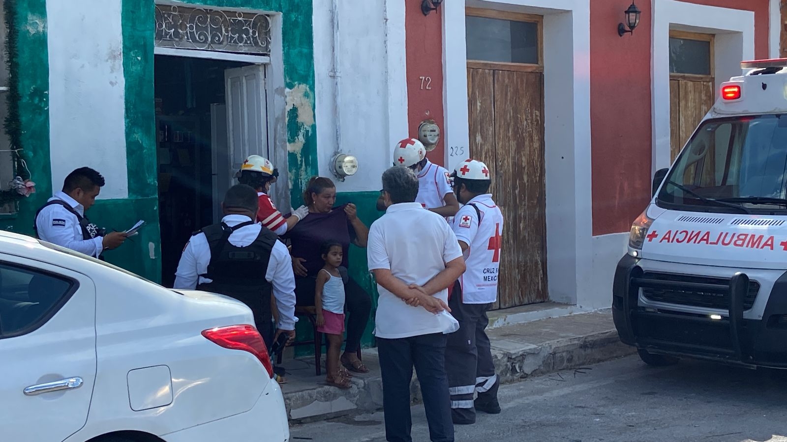 Conductora distraída choca por alcance y provoca caos vial en Campeche