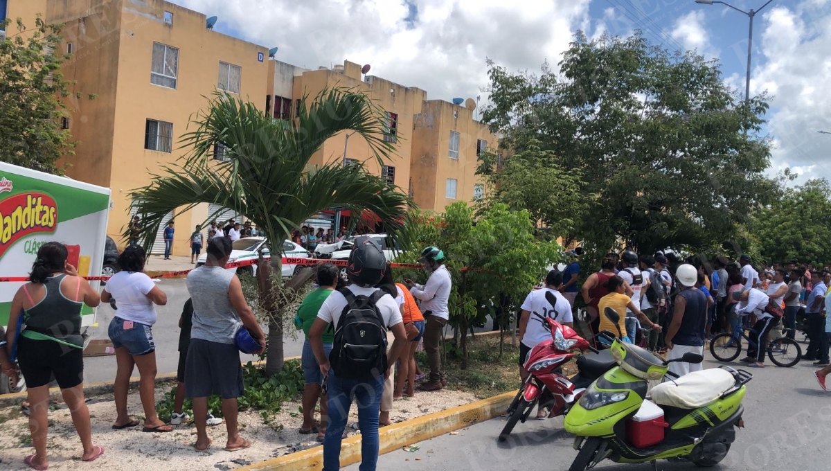 Ciudadanos intentan linchar a conductor que atropelló y mató a un repartidor en Cancún: VIDEO