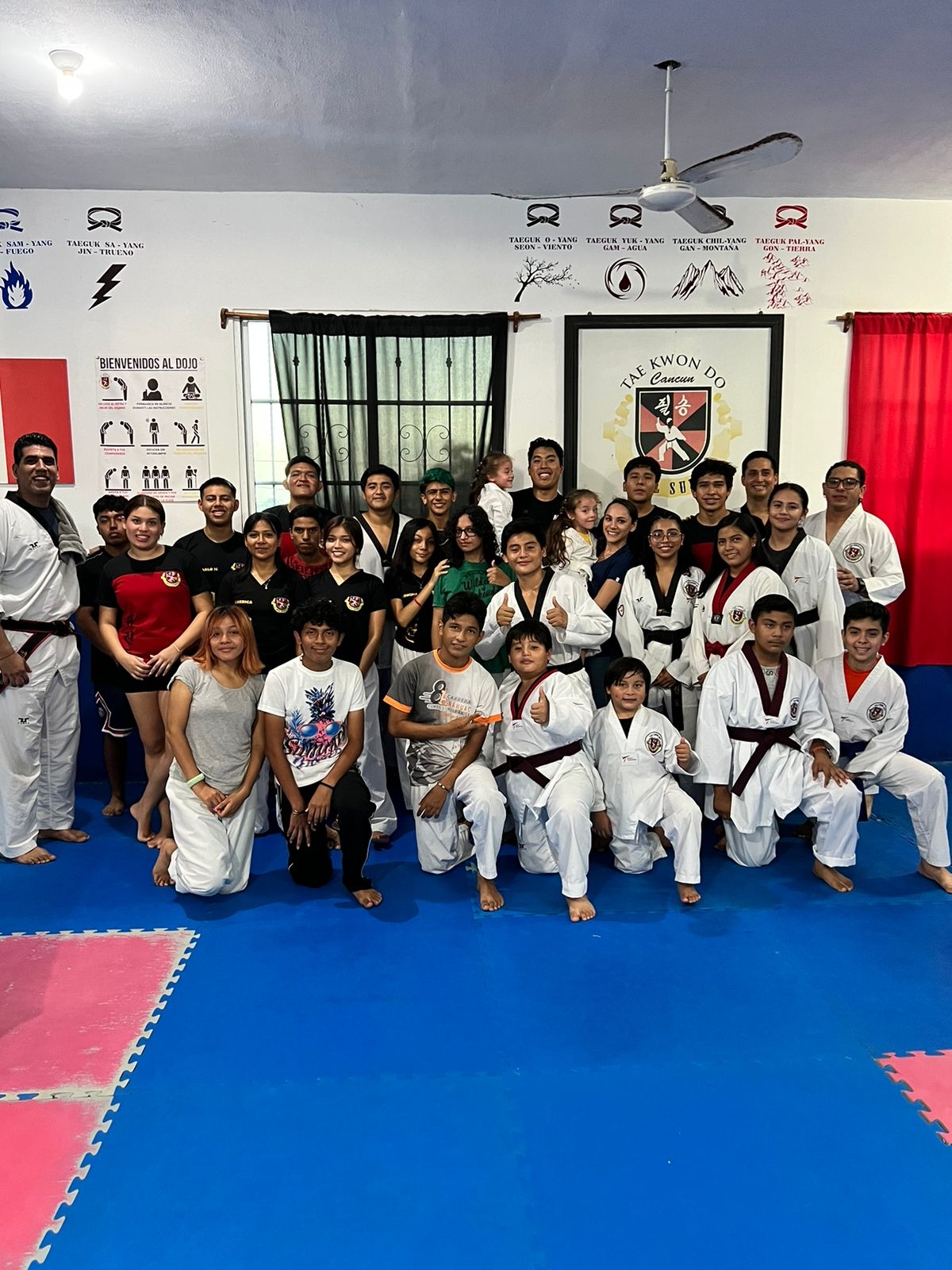Triple medallista mundial motiva a las nuevas generaciones del taekwondo de Cancún