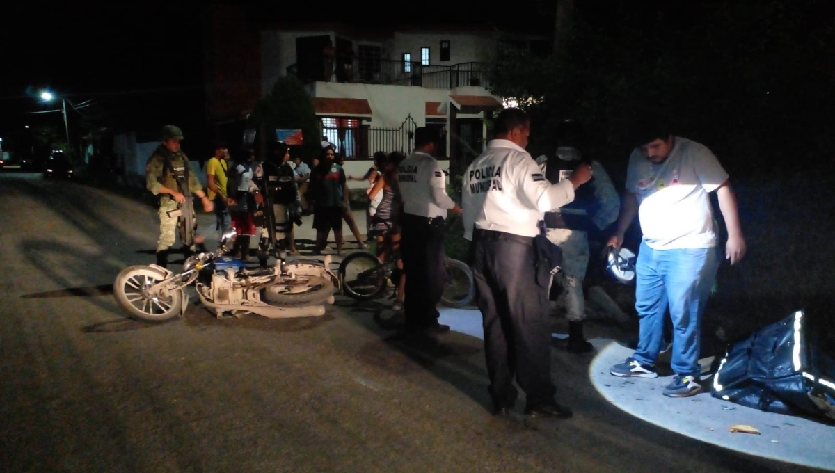 Los jóvenes sufrieron heridas y fueron atendidos por paramédicos de la Cruz Roja
