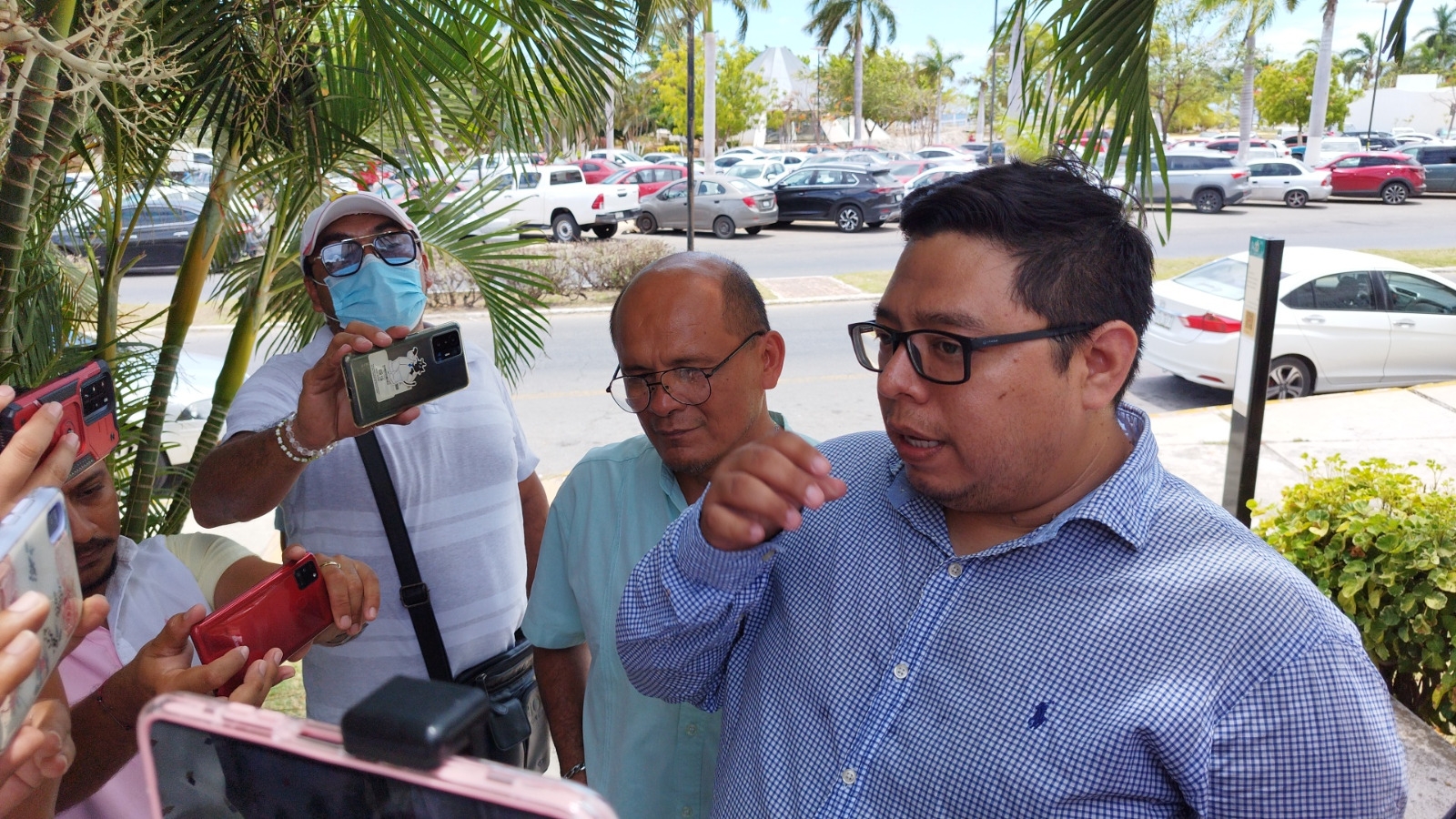 Al menos 100 transportistas acudieron a los bajos del Congreso de Campeche