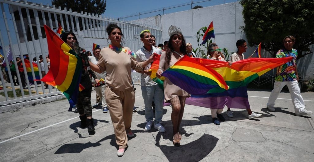 Realizan primera Marcha LGBTIQ+ en el Reclusorio Preventivo Varonil Oriente
