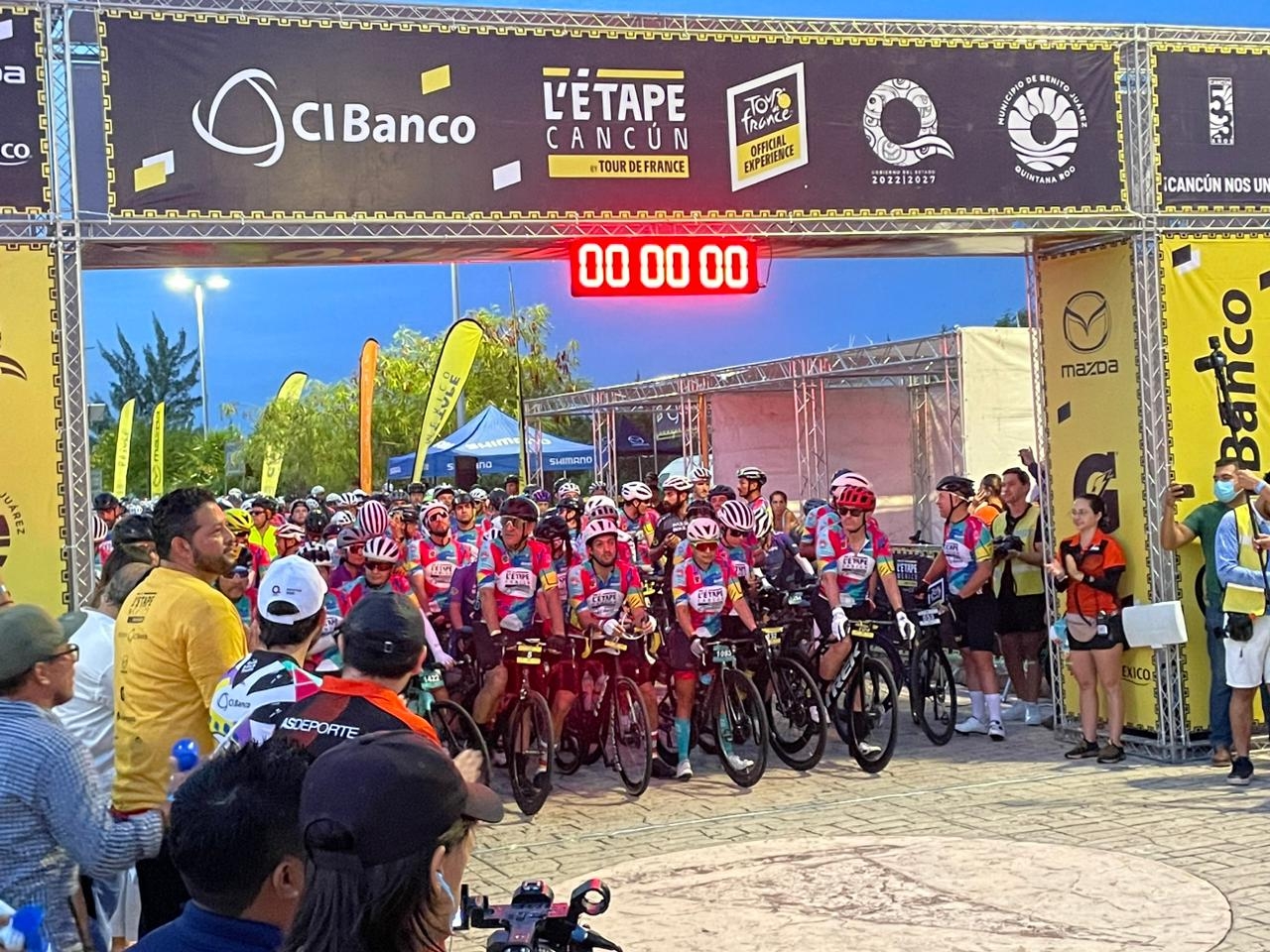 Más de mil ciclistas participan en el L´Etape Cancún del Tour de France