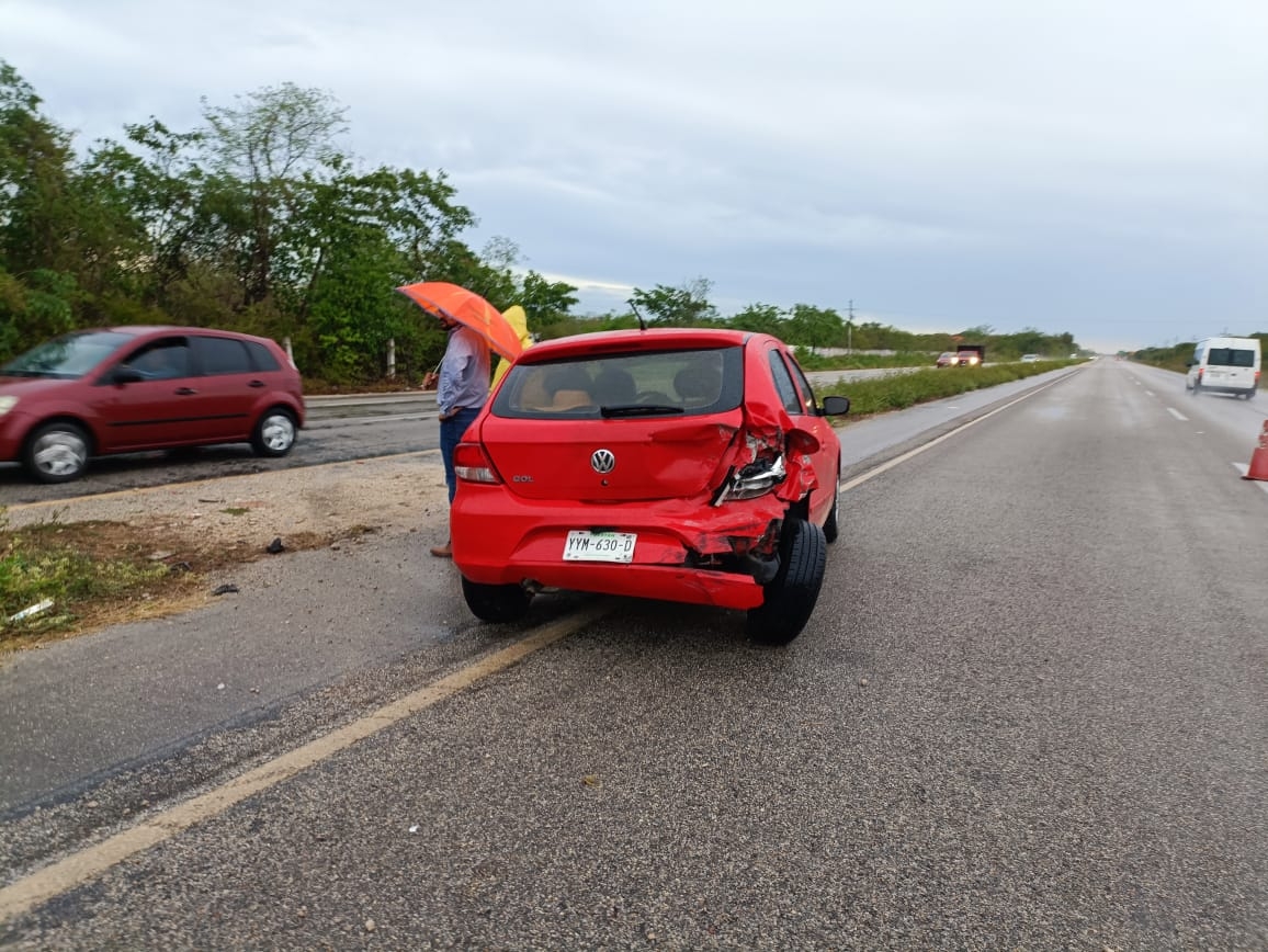 Camioneta causa accidente de tránsito en la carretera Mérida-Motul