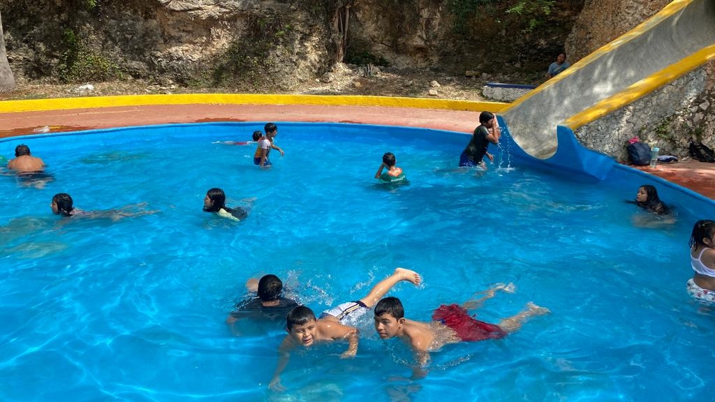 Ola de calor en Yucatán: Especialista alerta sobre infecciones en baños de piscina pública