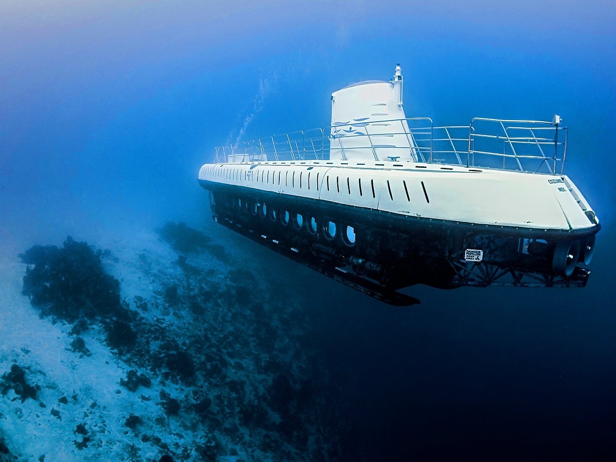 ¿Cuánto cuesta viajar en Atlantis Cozumel y a cuántos metros desciende el submarino mexicano?