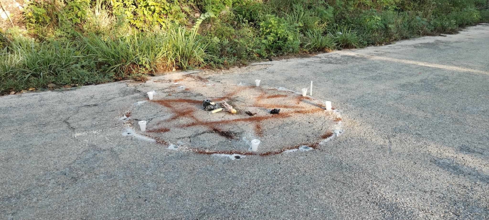 Encuentran restos de un ritual satánico en la antigua carretera de Seyé, Yucatán