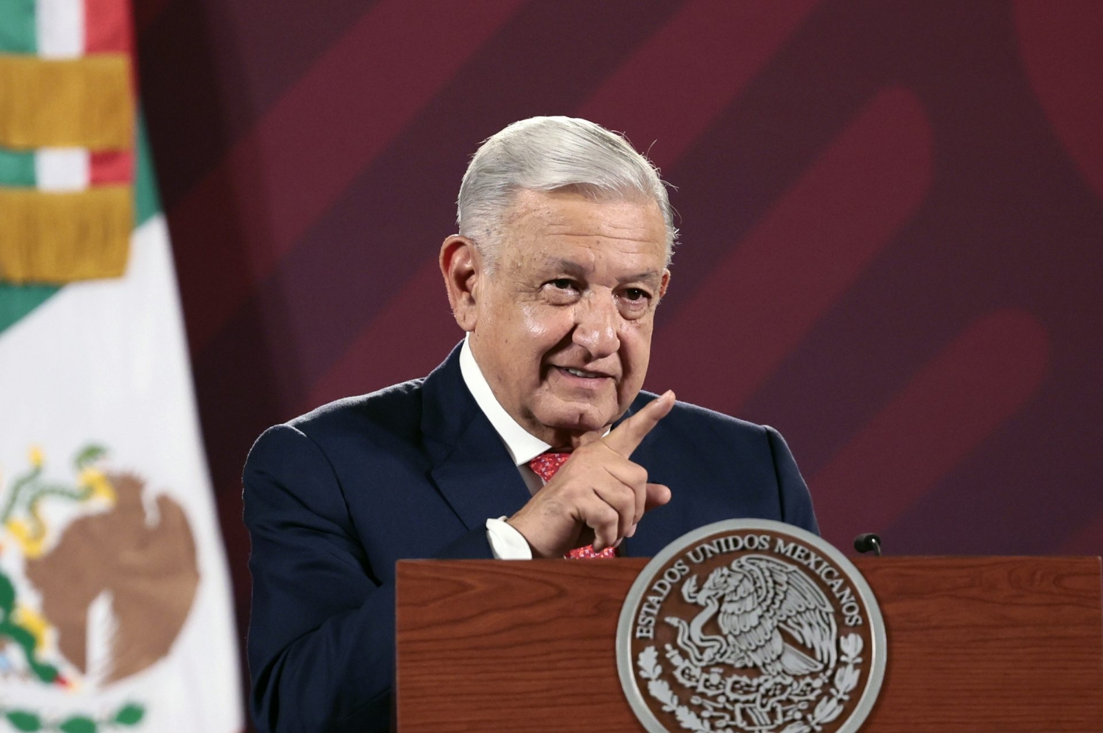 AMLO critica método de elección del candidato de la oposición: 'Ya se sabe quién es'