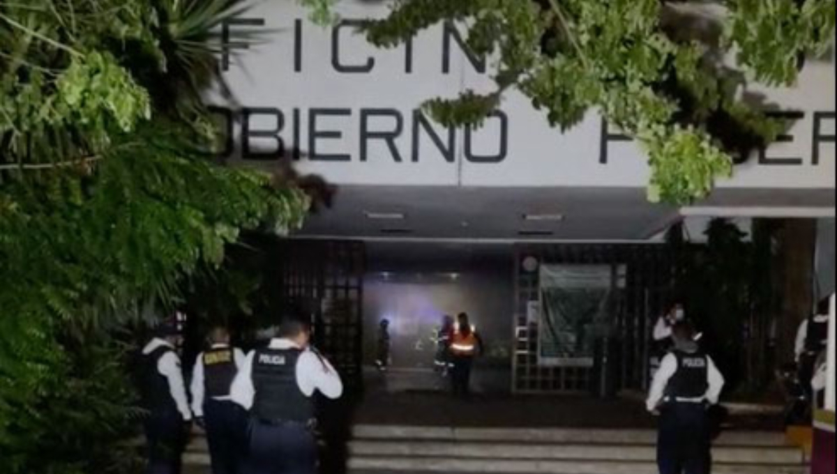 En Campeche, un cortocircuito deja en llamas oficinas de la Profeco