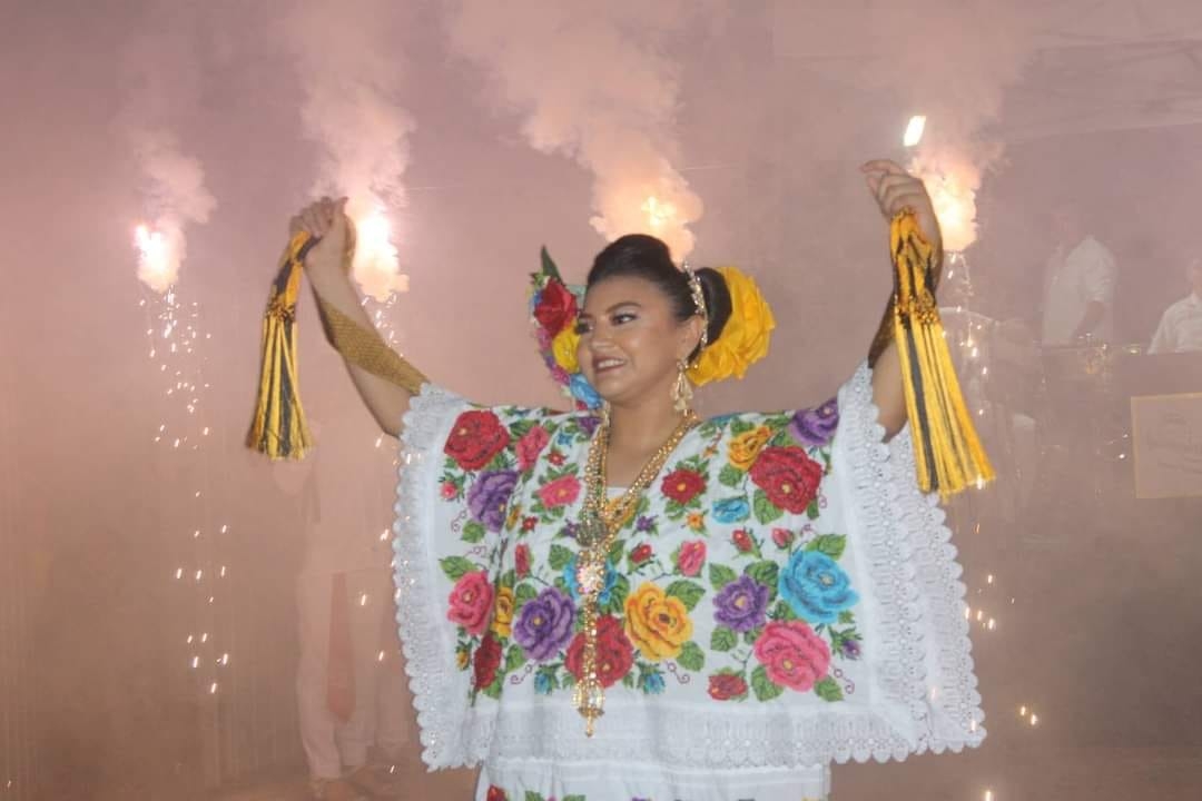 Yucateca celebra sus XV años con una noche de vaquería en Tizimín